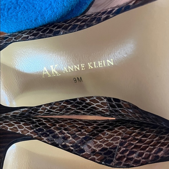 Like new Anne Klein Brown Snake Pattern Heels - Picture 13 of 16